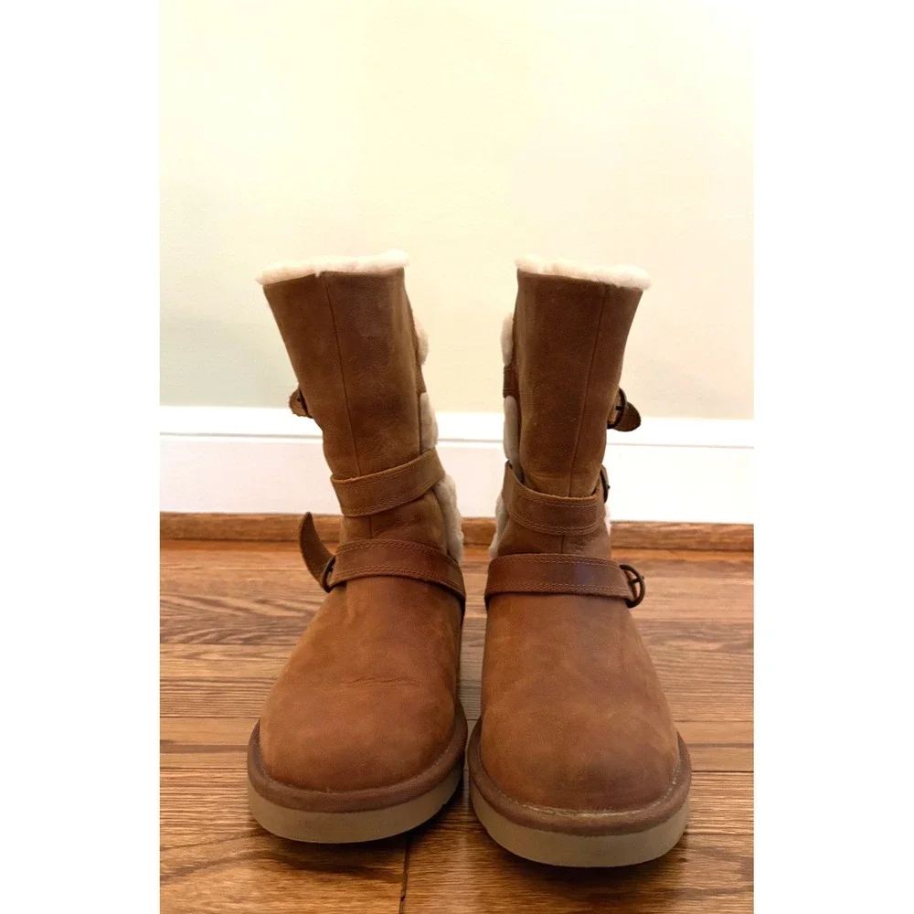UGG Blayre II Chestnut Shearling Moto Engineer Buckle Boots Womens Size 8 EUC